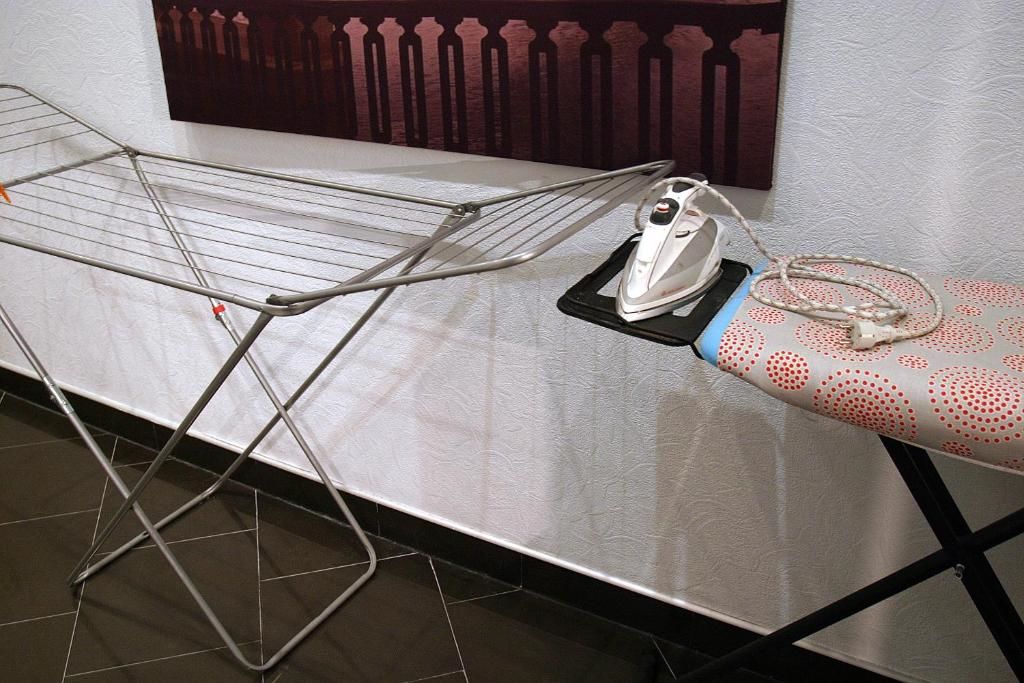 Проживание в семье CENTER, MAIDAN 1 Separate Guest Room for 1 PERSON ONLY in a Big Apartment Shared with the Lessor Киев