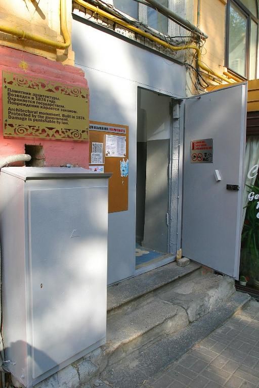 Проживание в семье CENTER, MAIDAN 1 Separate Guest Room for 1 PERSON ONLY in a Big Apartment Shared with the Lessor Киев