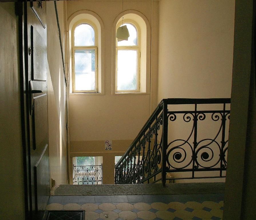 Проживание в семье CENTER, MAIDAN 1 Separate Guest Room for 1 PERSON ONLY in a Big Apartment Shared with the Lessor Киев