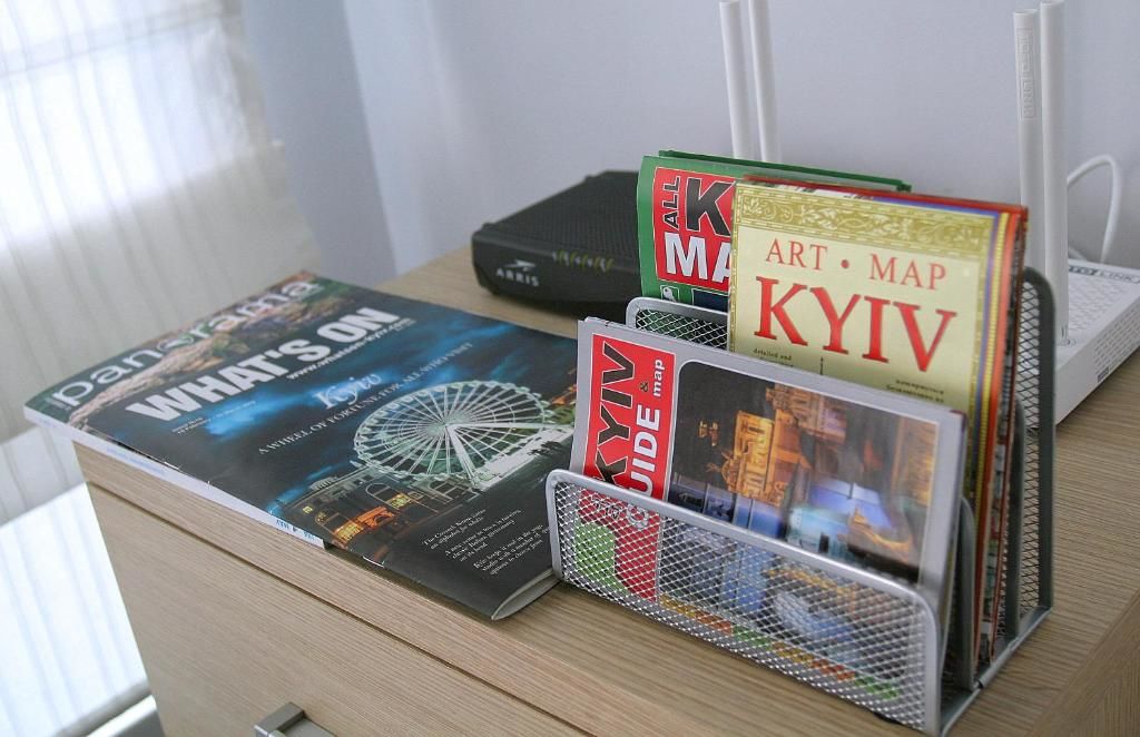 Проживание в семье CENTER, MAIDAN 1 Separate Guest Room for 1 PERSON ONLY in a Big Apartment Shared with the Lessor Киев