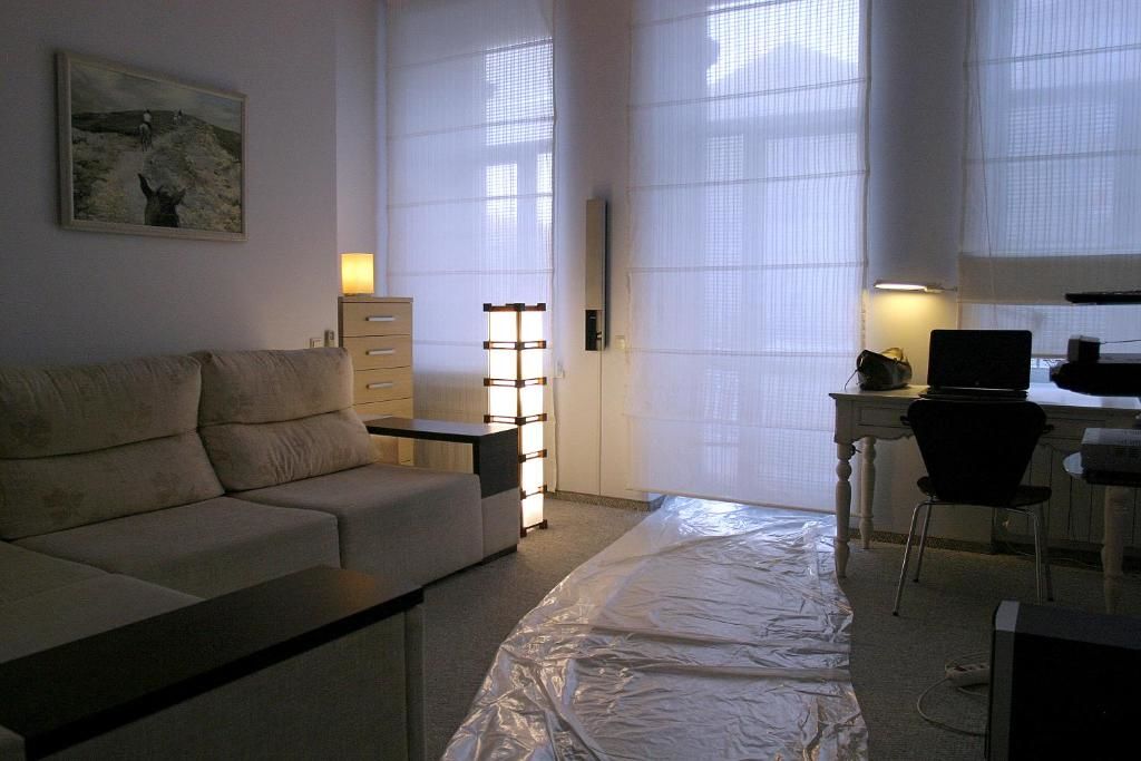 Проживание в семье CENTER, MAIDAN 1 Separate Guest Room for 1 PERSON ONLY in a Big Apartment Shared with the Lessor Киев