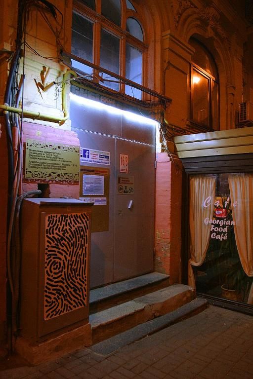 Проживание в семье CENTER, MAIDAN 1 Separate Guest Room for 1 PERSON ONLY in a Big Apartment Shared with the Lessor Киев