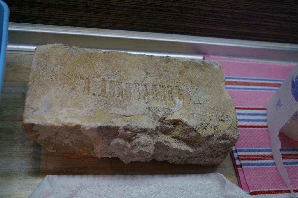 Проживание в семье CENTER, MAIDAN 1 Separate Guest Room for 1 PERSON ONLY in a Big Apartment Shared with the Lessor Киев