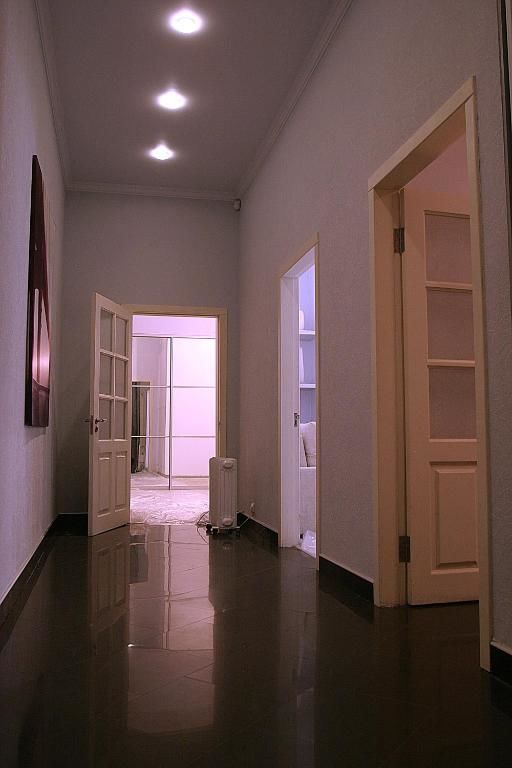 Проживание в семье CENTER, MAIDAN 1 Separate Guest Room for 1 PERSON ONLY in a Big Apartment Shared with the Lessor Киев