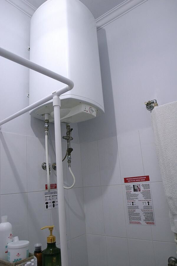 Проживание в семье CENTER, MAIDAN 1 Separate Guest Room for 1 PERSON ONLY in a Big Apartment Shared with the Lessor Киев