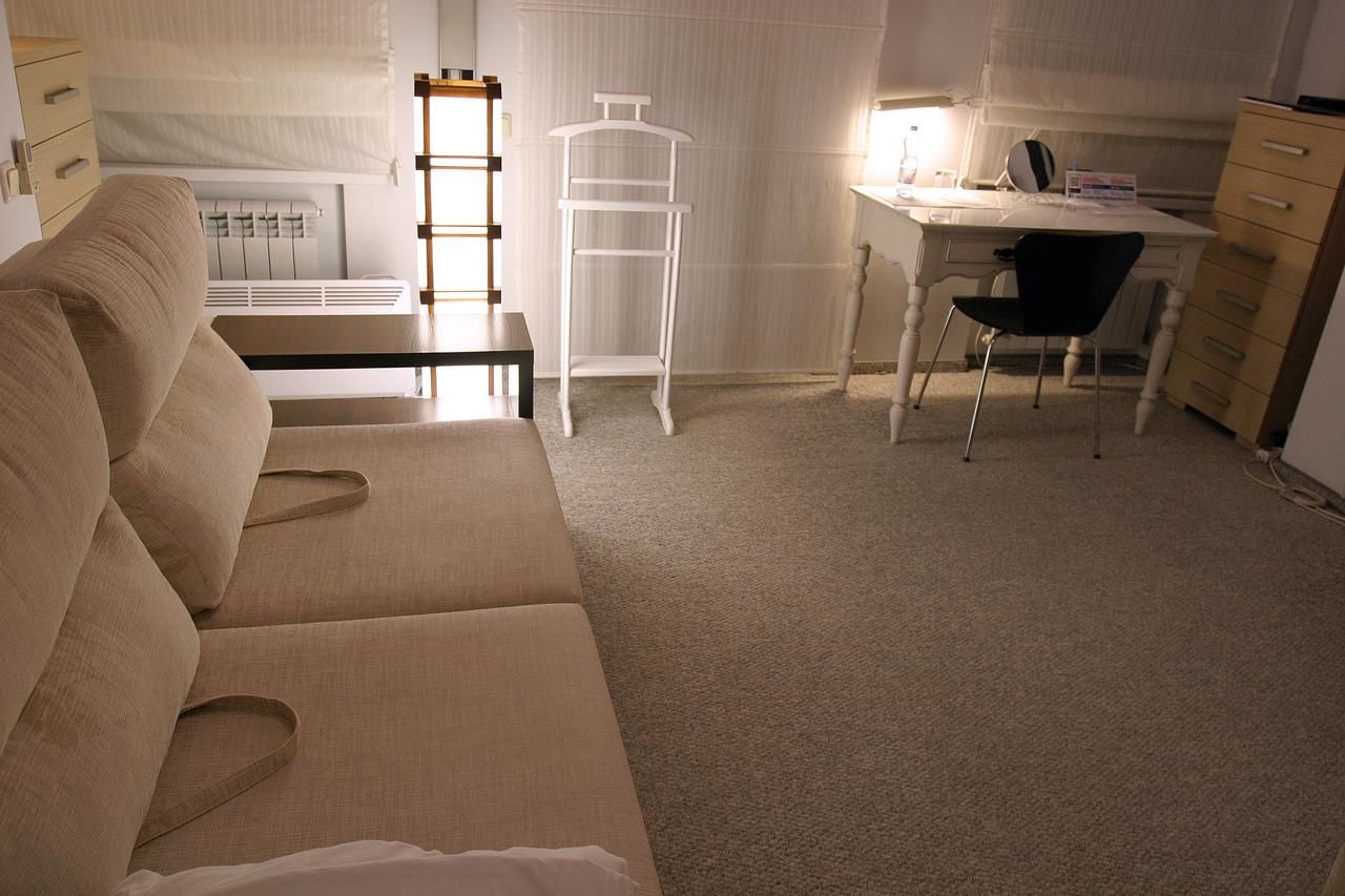 Проживание в семье CENTER, MAIDAN 1 Separate Guest Room for 1 PERSON ONLY in a Big Apartment Shared with the Lessor Киев