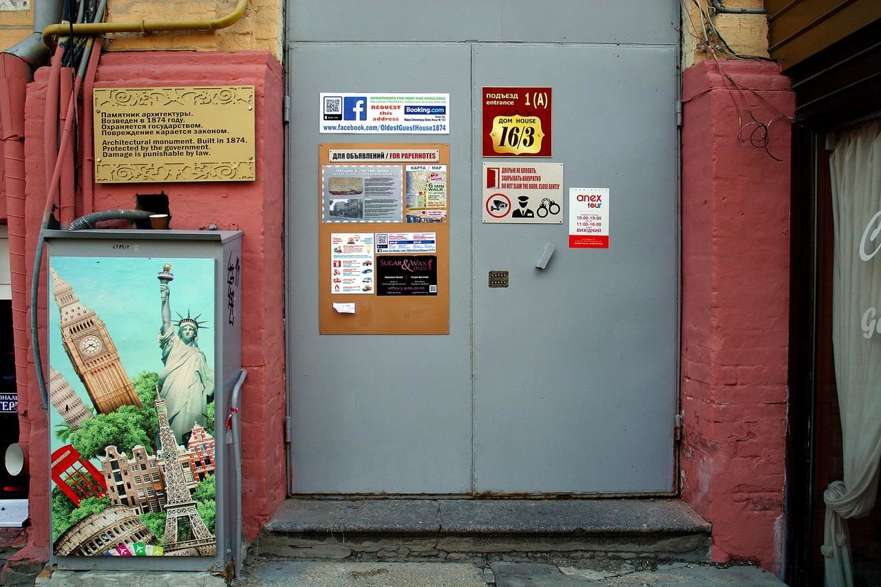 Проживание в семье CENTER, MAIDAN 1 Separate Guest Room for 1 PERSON ONLY in a Big Apartment Shared with the Lessor Киев