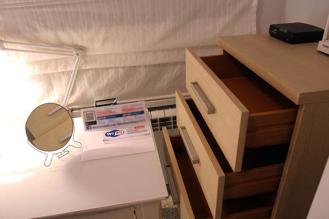 Проживание в семье CENTER, MAIDAN 1 Separate Guest Room for 1 PERSON ONLY in a Big Apartment Shared with the Lessor Киев