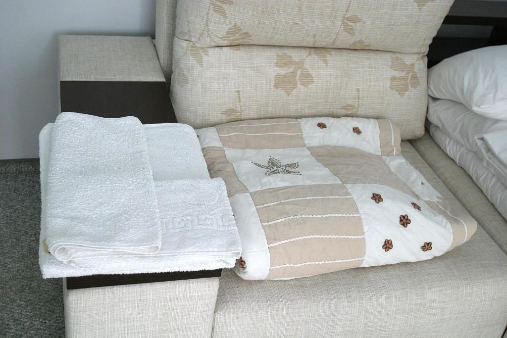 Проживание в семье CENTER, MAIDAN 1 Separate Guest Room for 1 PERSON ONLY in a Big Apartment Shared with the Lessor Киев