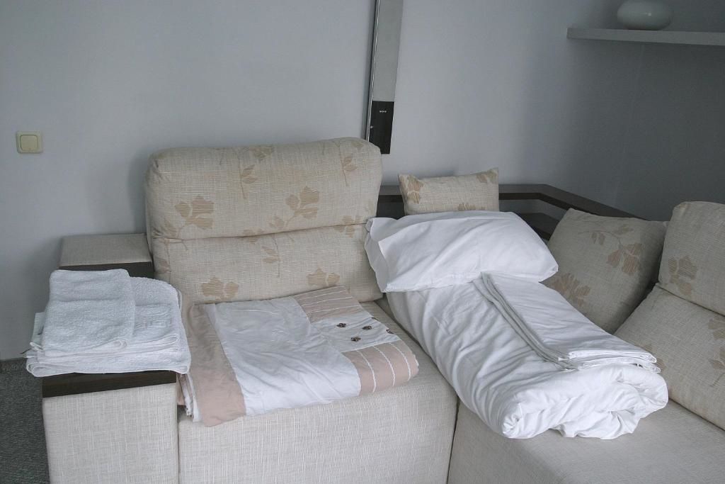 Проживание в семье CENTER, MAIDAN 1 Separate Guest Room for 1 PERSON ONLY in a Big Apartment Shared with the Lessor Киев