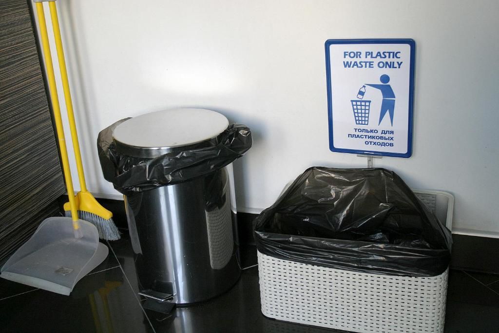 Проживание в семье CENTER, MAIDAN 1 Separate Guest Room for 1 PERSON ONLY in a Big Apartment Shared with the Lessor Киев