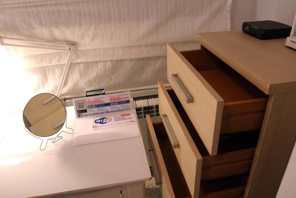 Проживание в семье CENTER, MAIDAN 1 Separate Guest Room for 1 PERSON ONLY in a Big Apartment Shared with the Lessor Киев