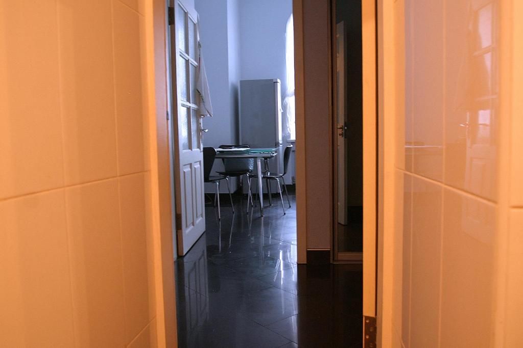 Проживание в семье CENTER, MAIDAN 1 Separate Guest Room for 1 PERSON ONLY in a Big Apartment Shared with the Lessor Киев