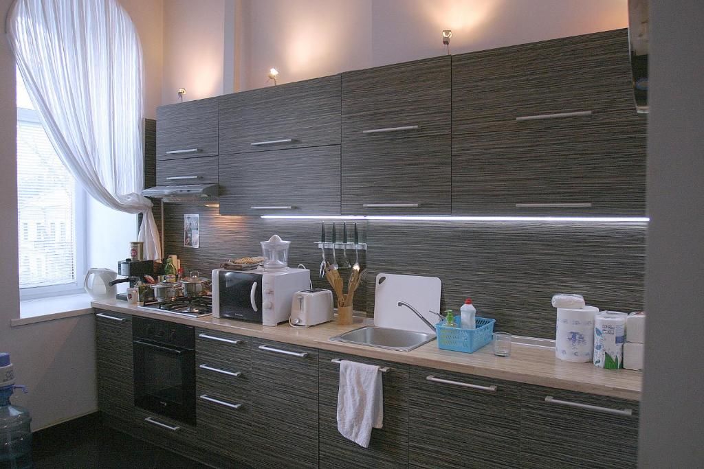 Проживание в семье CENTER, MAIDAN 1 Separate Guest Room for 1 PERSON ONLY in a Big Apartment Shared with the Lessor Киев