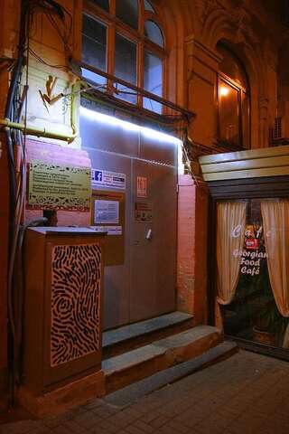 Проживание в семье CENTER, MAIDAN 1 Separate Guest Room for 1 PERSON ONLY in a Big Apartment Shared with the Lessor Киев Одноместный номер с балконом-127