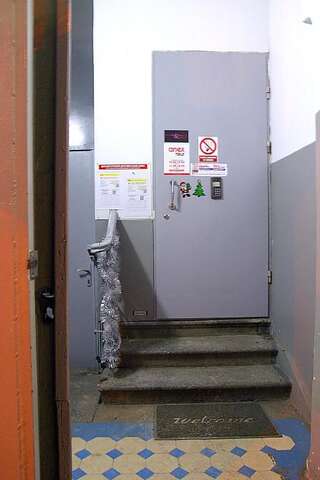 Проживание в семье CENTER, MAIDAN 1 Separate Guest Room for 1 PERSON ONLY in a Big Apartment Shared with the Lessor Киев Одноместный номер с балконом-132