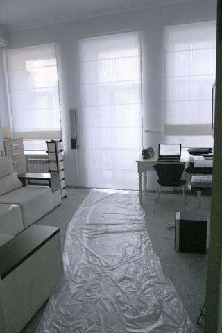 Проживание в семье CENTER, MAIDAN 1 Separate Guest Room for 1 PERSON ONLY in a Big Apartment Shared with the Lessor Киев Одноместный номер с балконом-138