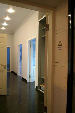 Проживание в семье CENTER, MAIDAN 1 Separate Guest Room for 1 PERSON ONLY in a Big Apartment Shared with the Lessor Киев Одноместный номер с балконом-20