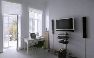 Проживание в семье CENTER, MAIDAN 1 Separate Guest Room for 1 PERSON ONLY in a Big Apartment Shared with the Lessor Киев Одноместный номер с балконом-6