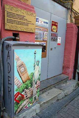 Проживание в семье CENTER, MAIDAN 1 Separate Guest Room for 1 PERSON ONLY in a Big Apartment Shared with the Lessor Киев Одноместный номер с балконом-85