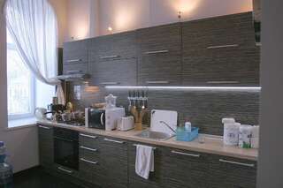 Проживание в семье CENTER, MAIDAN 1 Separate Guest Room for 1 PERSON ONLY in a Big Apartment Shared with the Lessor Киев Одноместный номер с балконом-97