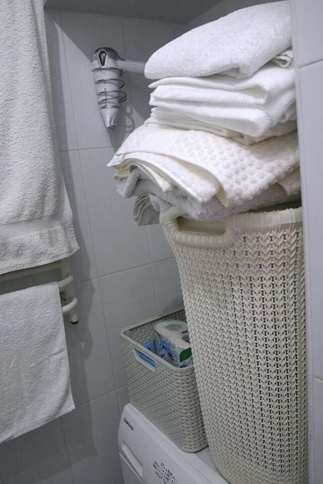 Проживание в семье CENTER, MAIDAN 1 Separate Guest Room for 1 PERSON ONLY in a Big Apartment Shared with the Lessor Киев-107