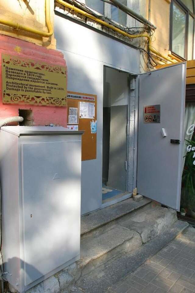 Проживание в семье CENTER, MAIDAN 1 Separate Guest Room for 1 PERSON ONLY in a Big Apartment Shared with the Lessor Киев-113