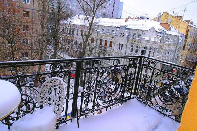 Проживание в семье CENTER, MAIDAN 1 Separate Guest Room for 1 PERSON ONLY in a Big Apartment Shared with the Lessor Киев-116