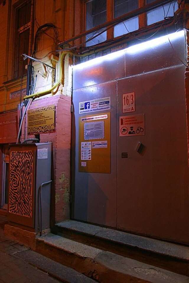 Проживание в семье CENTER, MAIDAN 1 Separate Guest Room for 1 PERSON ONLY in a Big Apartment Shared with the Lessor Киев-128