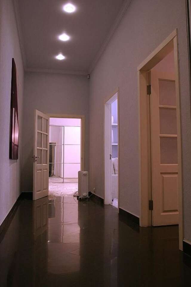 Проживание в семье CENTER, MAIDAN 1 Separate Guest Room for 1 PERSON ONLY in a Big Apartment Shared with the Lessor Киев-137