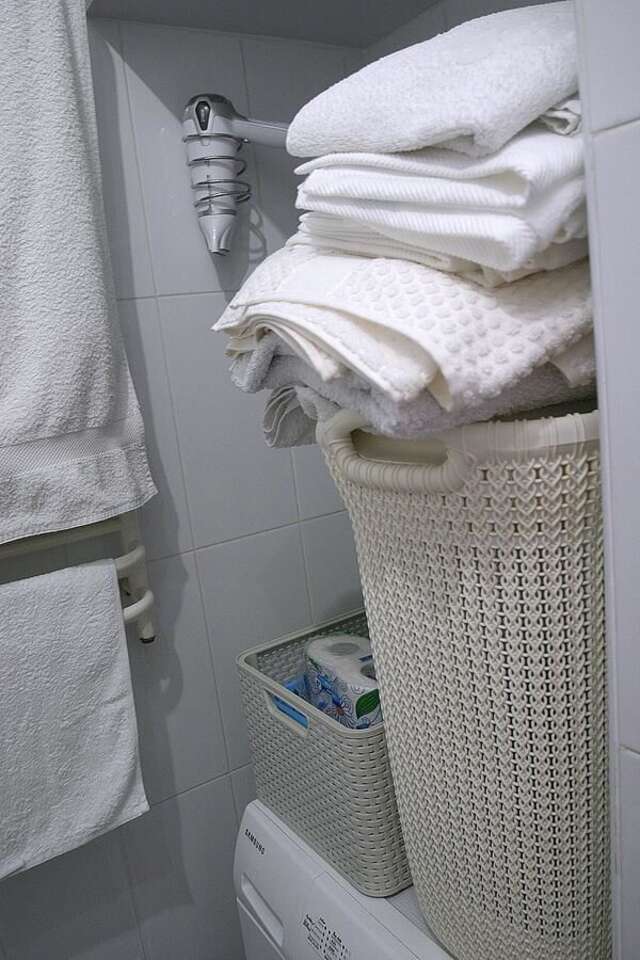 Проживание в семье CENTER, MAIDAN 1 Separate Guest Room for 1 PERSON ONLY in a Big Apartment Shared with the Lessor Киев-18