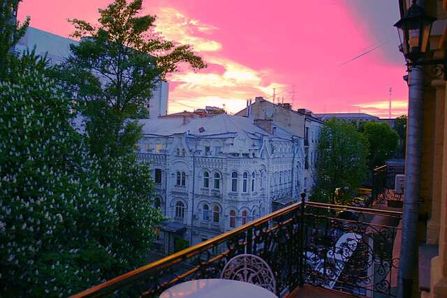 Проживание в семье CENTER, MAIDAN 1 Separate Guest Room for 1 PERSON ONLY in a Big Apartment Shared with the Lessor Киев-23