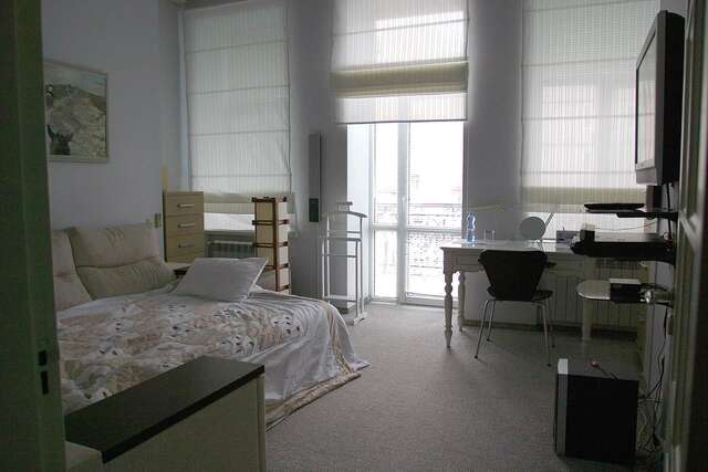 Проживание в семье CENTER, MAIDAN 1 Separate Guest Room for 1 PERSON ONLY in a Big Apartment Shared with the Lessor Киев-33