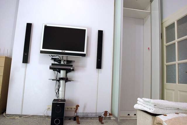 Проживание в семье CENTER, MAIDAN 1 Separate Guest Room for 1 PERSON ONLY in a Big Apartment Shared with the Lessor Киев-47