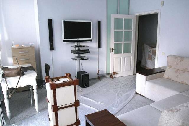 Проживание в семье CENTER, MAIDAN 1 Separate Guest Room for 1 PERSON ONLY in a Big Apartment Shared with the Lessor Киев-49