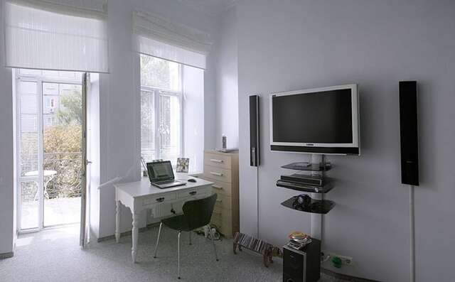 Проживание в семье CENTER, MAIDAN 1 Separate Guest Room for 1 PERSON ONLY in a Big Apartment Shared with the Lessor Киев-53