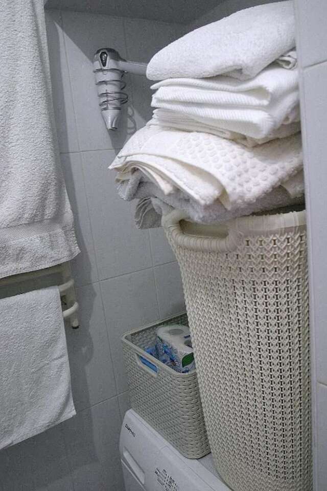 Проживание в семье CENTER, MAIDAN 1 Separate Guest Room for 1 PERSON ONLY in a Big Apartment Shared with the Lessor Киев-63