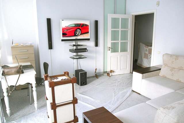 Проживание в семье CENTER, MAIDAN 1 Separate Guest Room for 1 PERSON ONLY in a Big Apartment Shared with the Lessor Киев-9