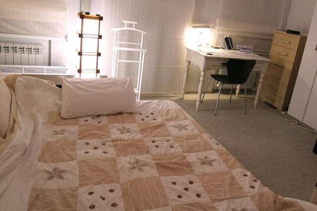 Проживание в семье CENTER, MAIDAN 1 Separate Guest Room for 1 PERSON ONLY in a Big Apartment Shared with the Lessor Киев-77