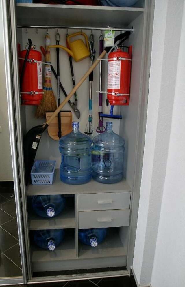 Проживание в семье CENTER, MAIDAN 1 Separate Guest Room for 1 PERSON ONLY in a Big Apartment Shared with the Lessor Киев-95